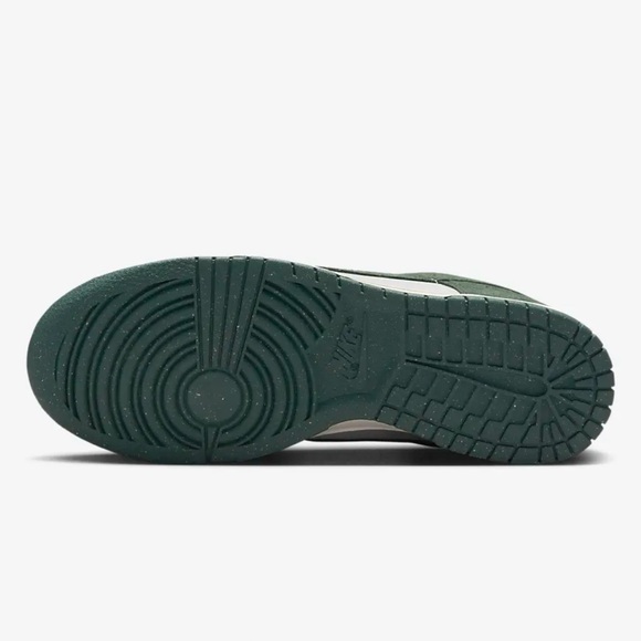 NWT Women’s Nike Dunk Low Green and White Sneakers - Picture 5 of 14